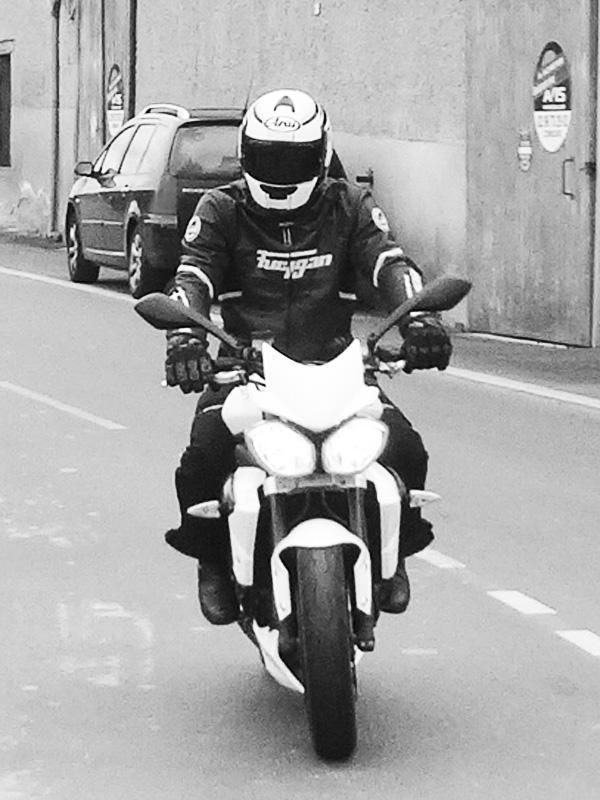 Arnaud, motard Rennais en Triumph