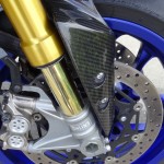 garde boue avant en carbone sur le R1M