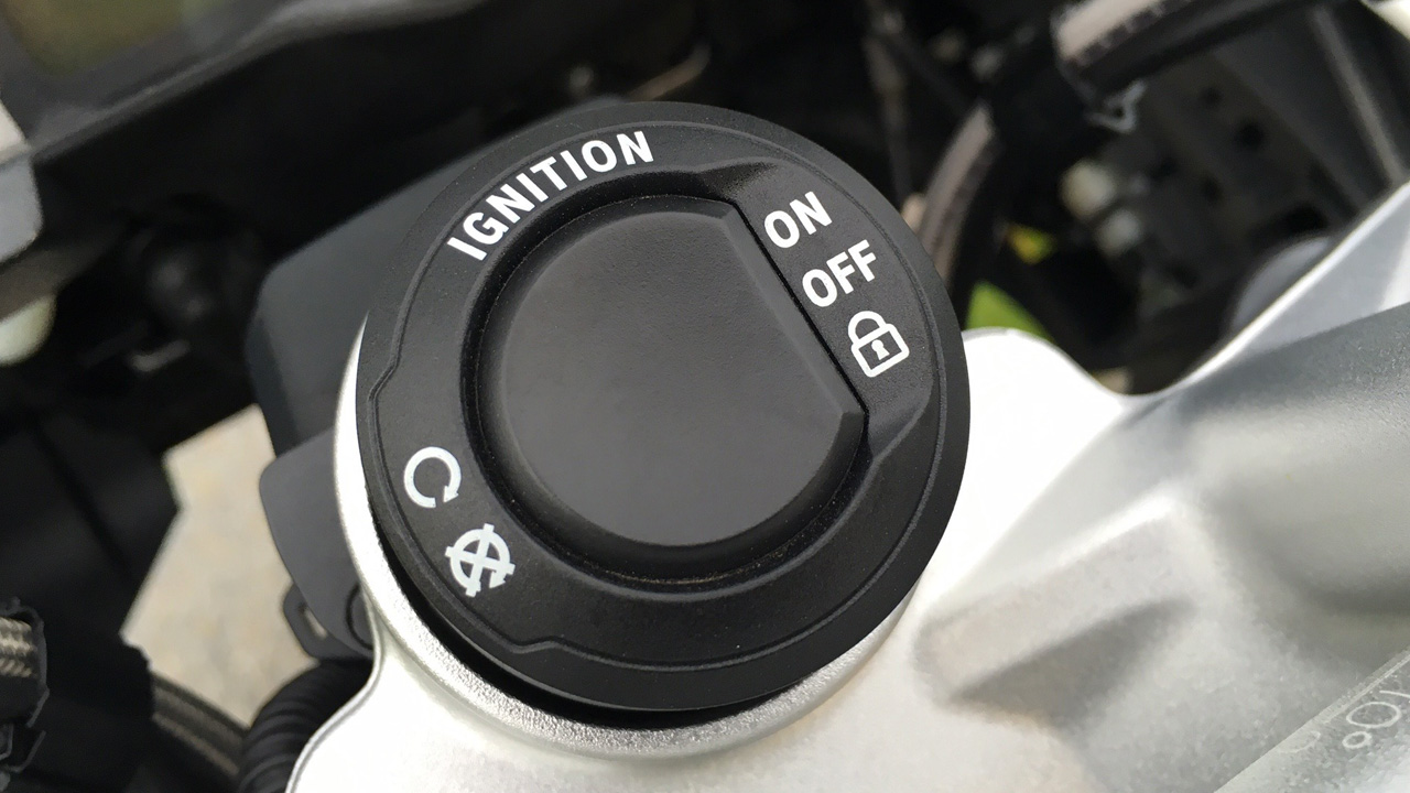 bouton de démarrage de la moto R 1200 GS
