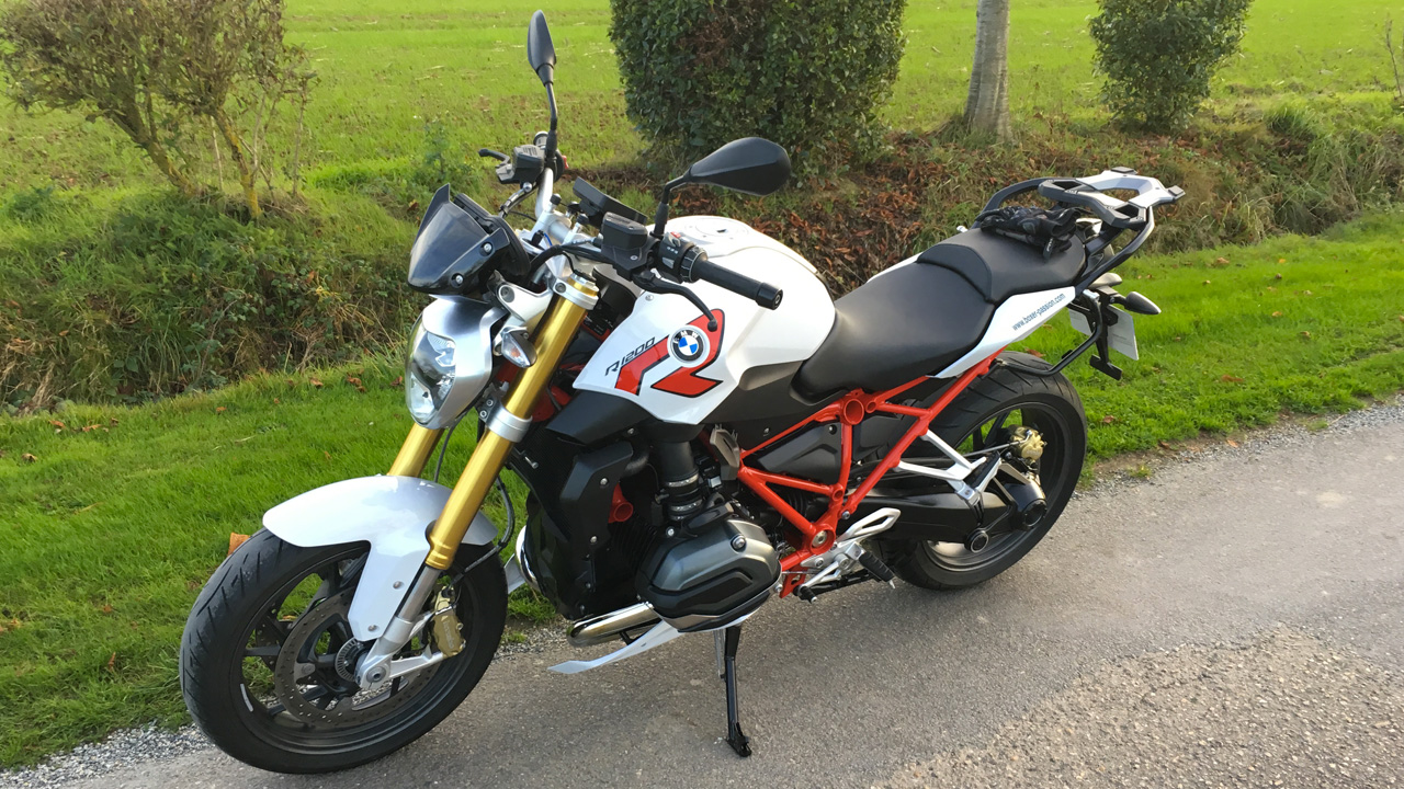 vue sur le R1200R ¾ avant gauche