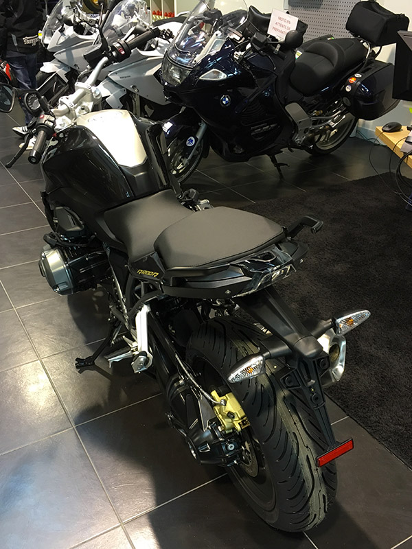R12R noire