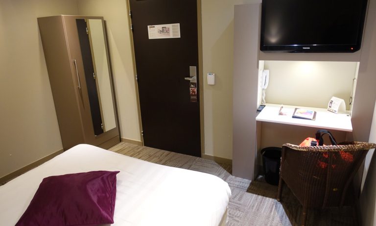 Chambre d'hôtel à Aurillac de David Jazt