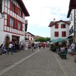 ambiance dans les rues d'Espelette