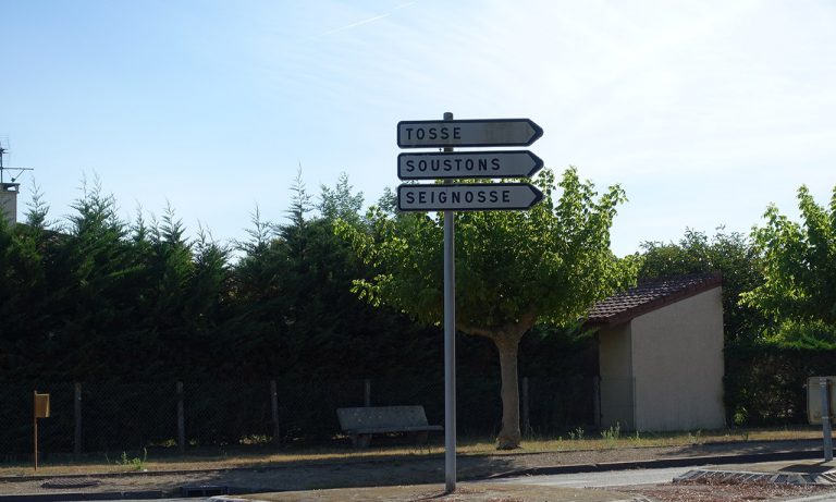 panneau de direction vers Soustons