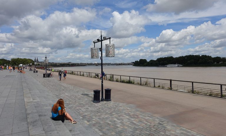 au bord de l'eau à Bordeaux