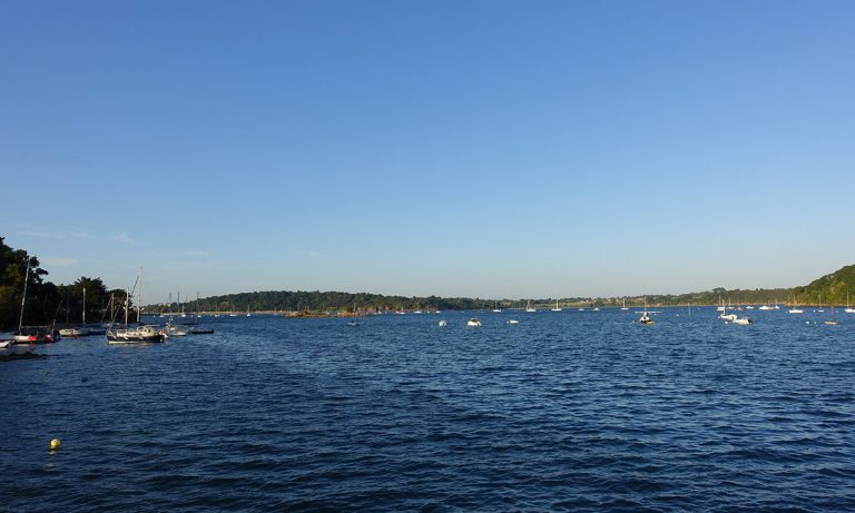 vue depuis le port de la grande voile à la Richardais