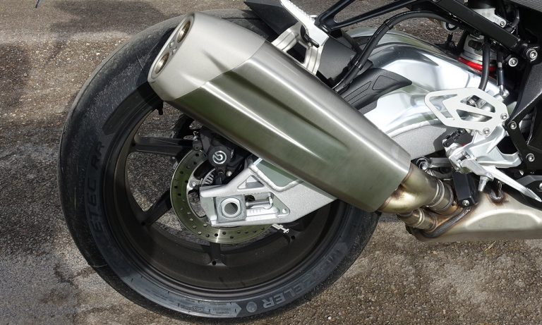 nouvel échappement inox sur le S1000RR