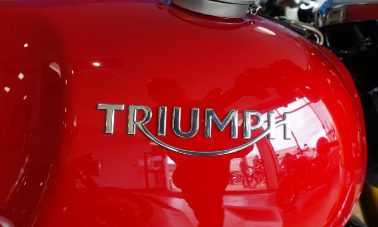 penture rouge sur le Thruxton R