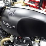 penture noire sur le Thruxton R