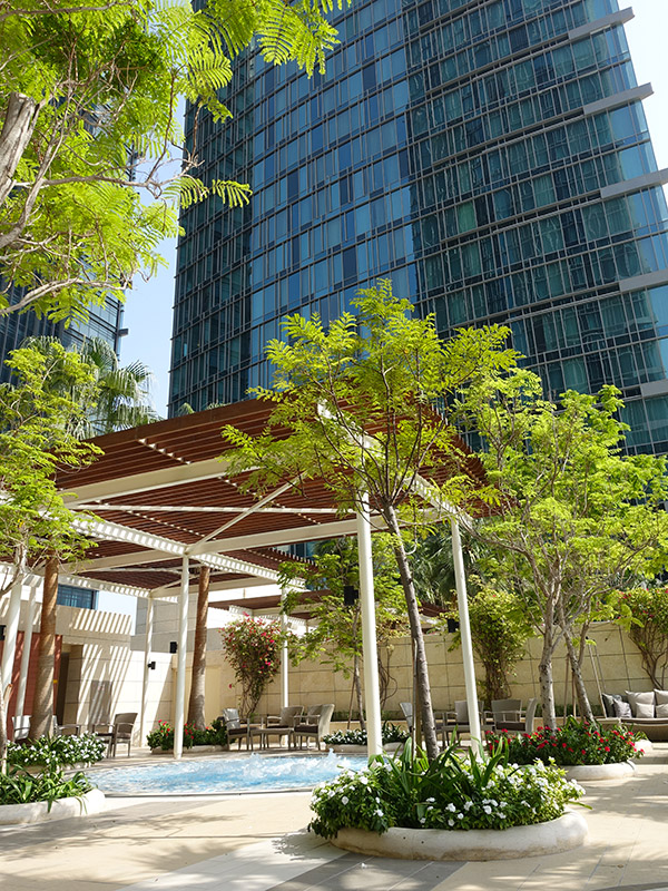 jacuzzi extérieur au Shangri-La Doha