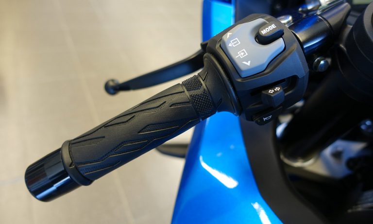 poignée gauche du GSXR 1000 2017