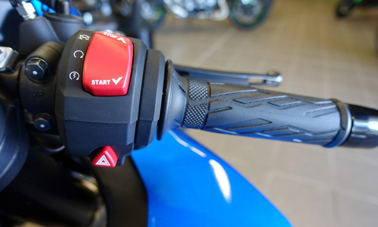 poignée droite du GSXR 1000 2017