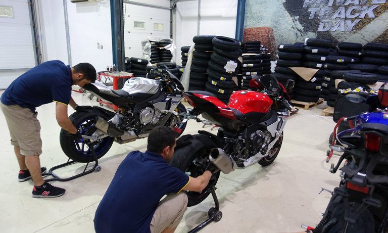 changement des pneus moto