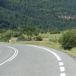 virages à gauche et virages à droite en montagne