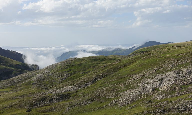 etre au dessus des nuages en montagne