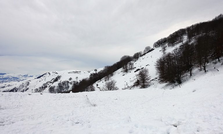 vue sur la vallée enneigée