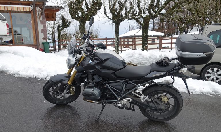 David Jazt à moto dans les montagnes
