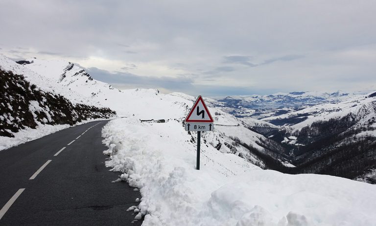 routes sinueuses en montagne : 8km de virage
