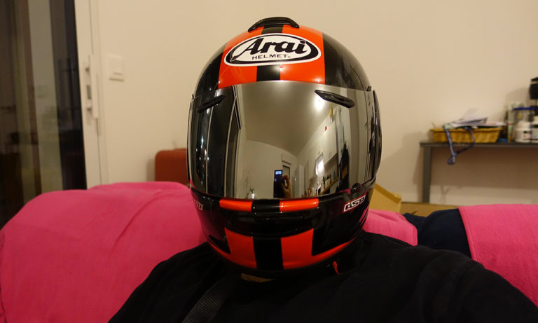 visière iridium sur casque de moto
