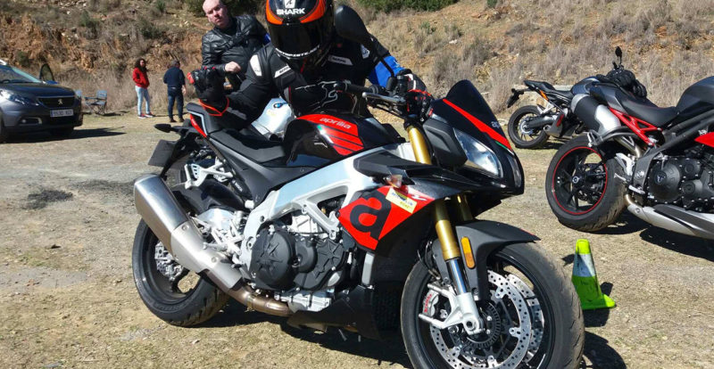 Aprilia Tuono V4 RR 1100 : Mieux qu&rsquo;un Monster 1200 R ?