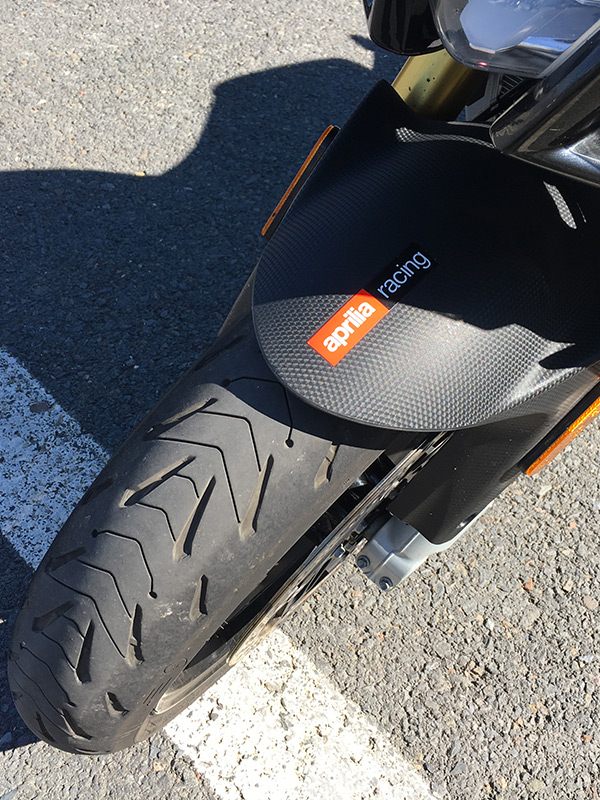 pneu avant Road5 sur le Tuono V4
