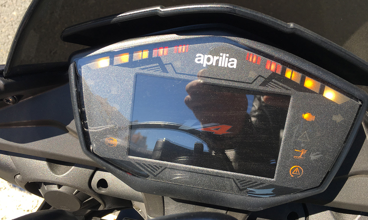 Tableau de bord du Tuono V4