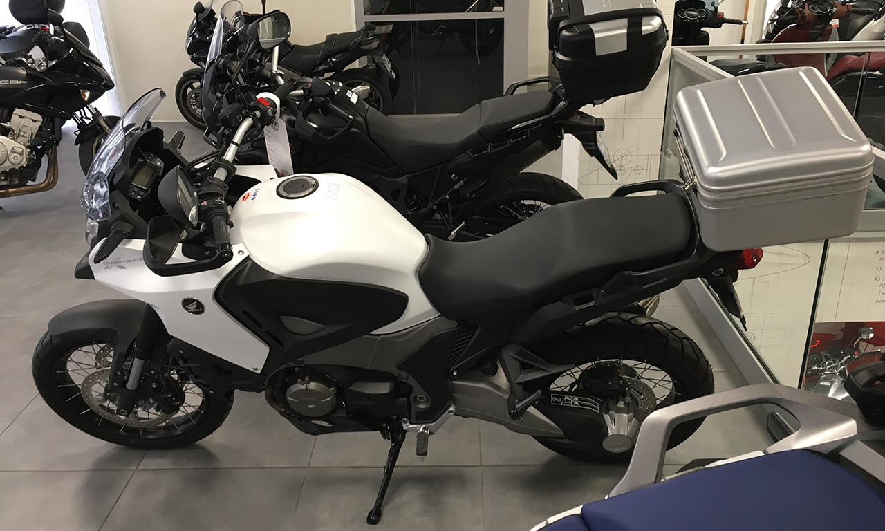 Moto honda Crosstourer Blanche