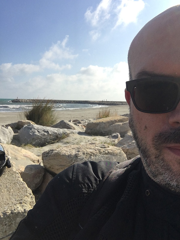 David Jazt au bord de mer en Camargue