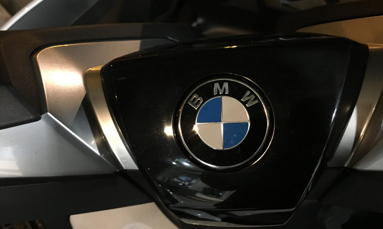 logo bmw sur scooter