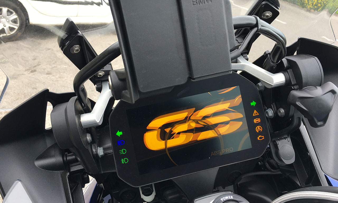 tableau de bord sur la R1250GS : moderne et complet