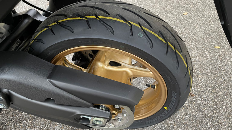 Bridgestone SC2 sur le TMAX 560 Tech Max