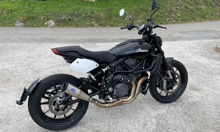 Confort et tenue de route sont au programme à bord du FTR Indian