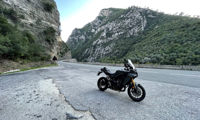 Villars-sur-Var à moto : attention, ça tourne !