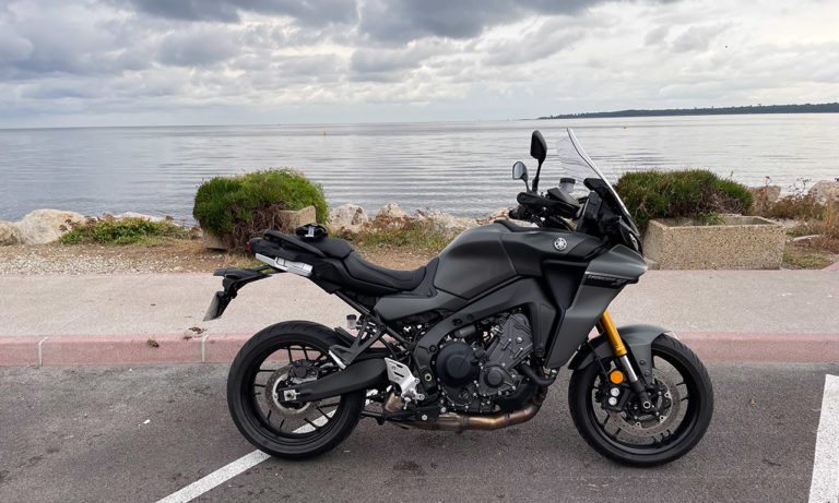 Tracer 9GT près du Palm Beach sur Cannes