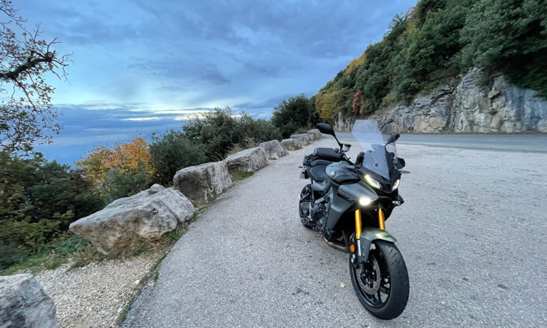arrêt à Gourdon pour une photo du Tracer 9GT