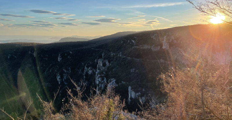 Vue depuis le Château de Gourdon en direction du couché de soleil