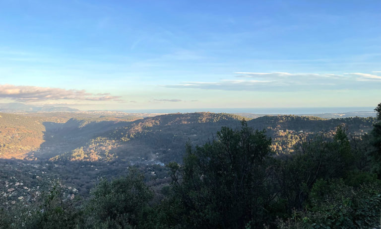 vue vers la mer depuis Gourdon