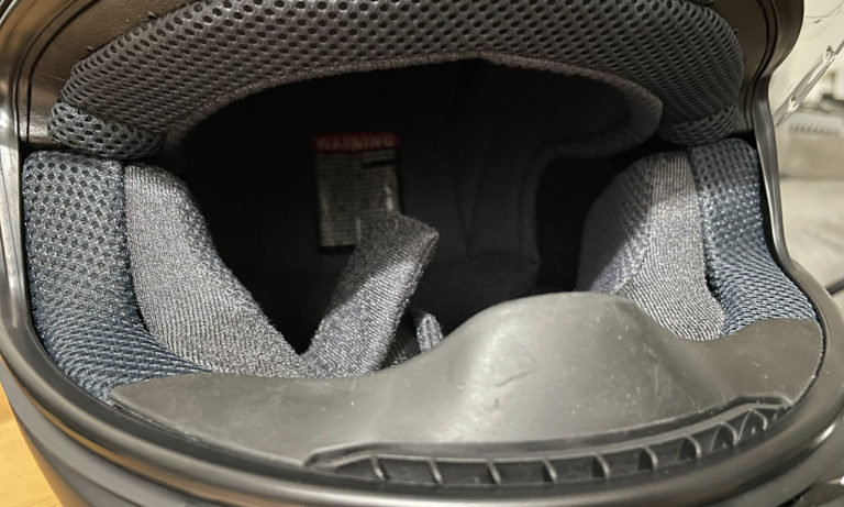 confort à bord du casque de moto léger NXR2