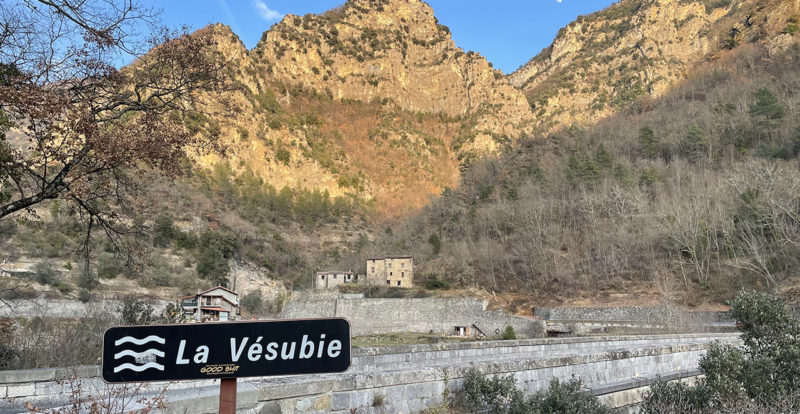 Longer la Vésubie à moto