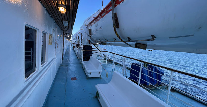 longer le Corsica Ferries sur les côtés