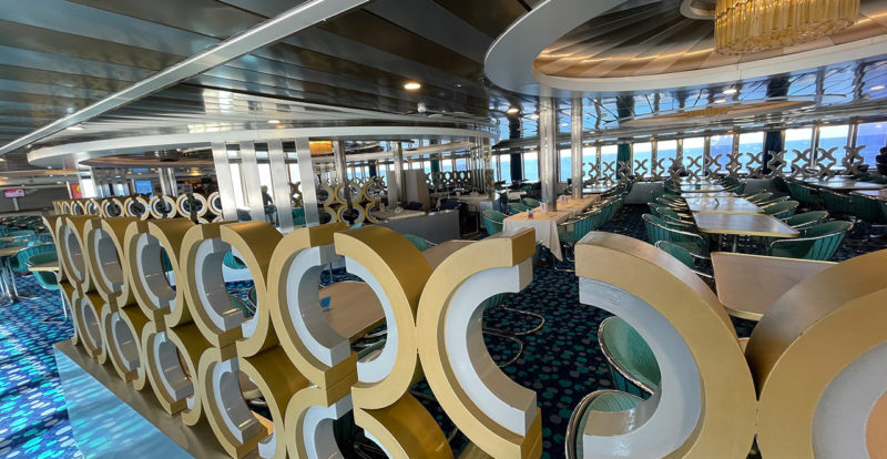 ambiance dans le bateau Corsica Ferries au niveau de la Brasserie