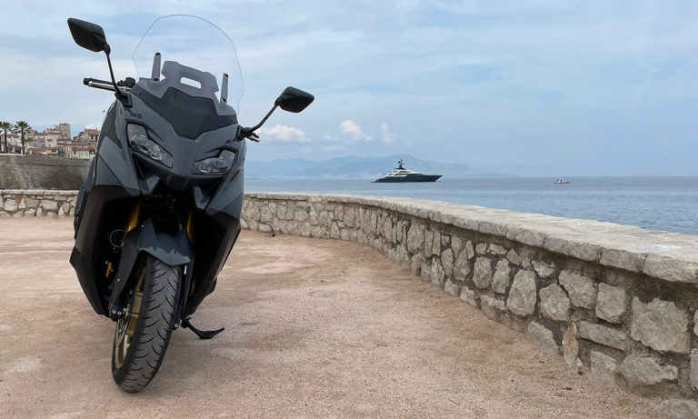 Tmax 560 Tech Max 2022 : nouvelle face avant
