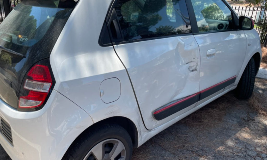 voiture accidentée avec un motard