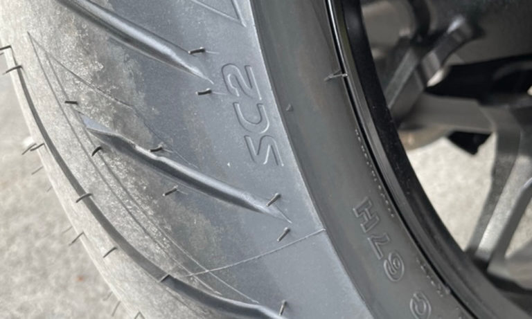 Bridgestone SC2 sur le TMAX 2022