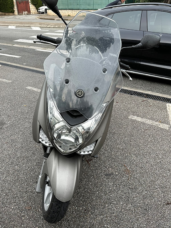 face avant du 125 majesty