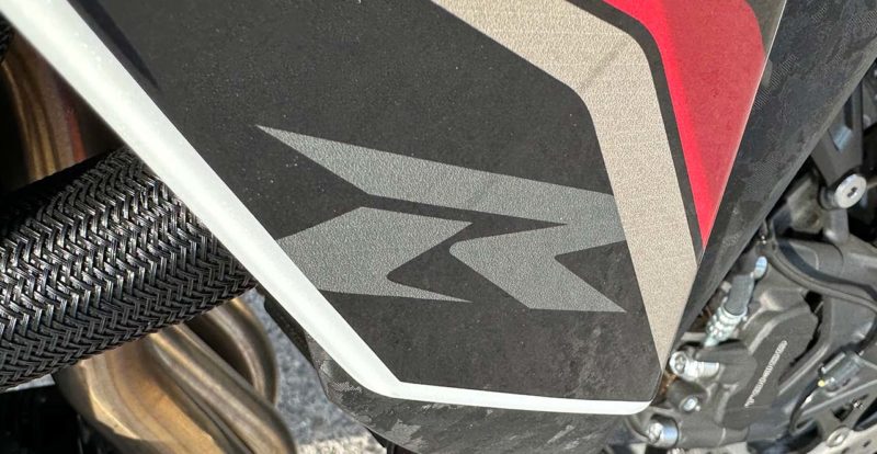 A quoi vous fait penser ce "R" ?