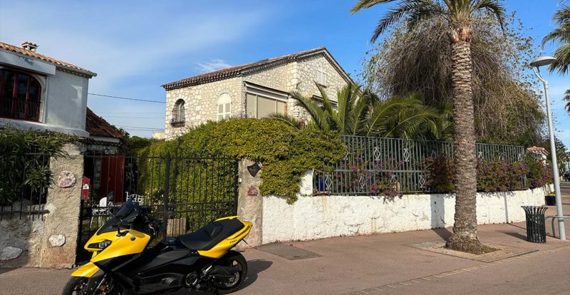 TMAX 560 jaune au Port du Cros - Cagnes sur Mer
