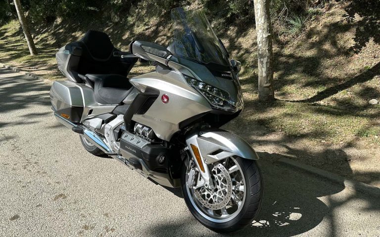 moto honda routière Goldwing