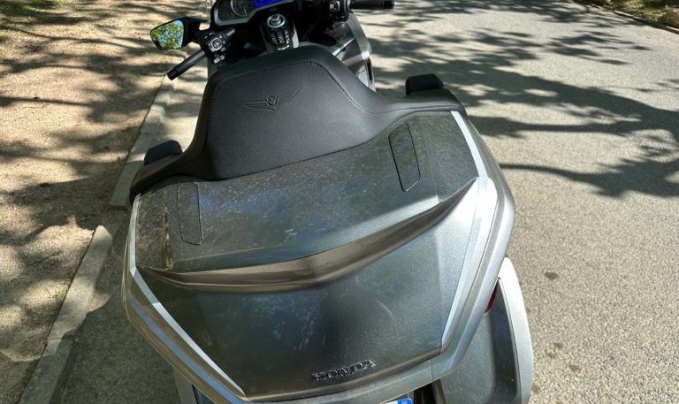 Top case salissant sur le Goldwing Tour