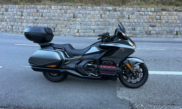 Honda goldwing de David Jazt avec Top Case Givi VN58